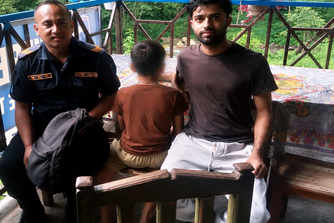 पोखराको सराङकोटबाट  हराएका बालक हेम्जाको घट्टेखोलामा भेट्टिए : प्रहरीले लगायो अभिभावकको जिम्मा
