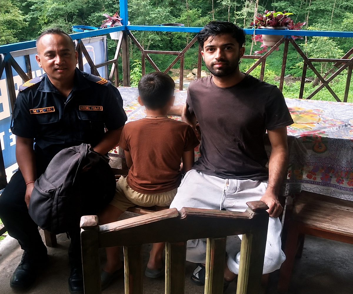 पोखराको सराङकोटबाट  हराएका बालक हेम्जाको घट्टेखोलामा भेट्टिए : प्रहरीले लगायो अभिभावकको जिम्मा