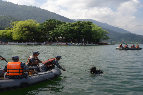 फेवातालमा काइकिङ गर्ने क्रममा विदेशी नागरिक बेपत्ता : रातारात खोजी जारी