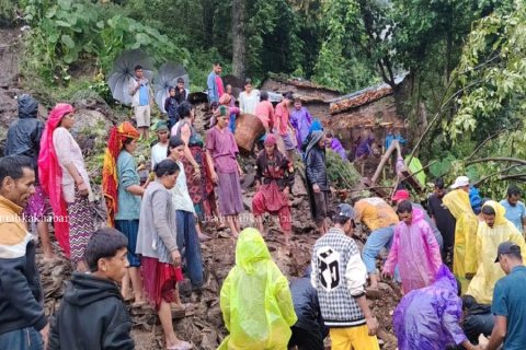 बाजुरामा पहिरोमा घाइते महिलालाई थप उपचारका लागि धनगढी रिफर