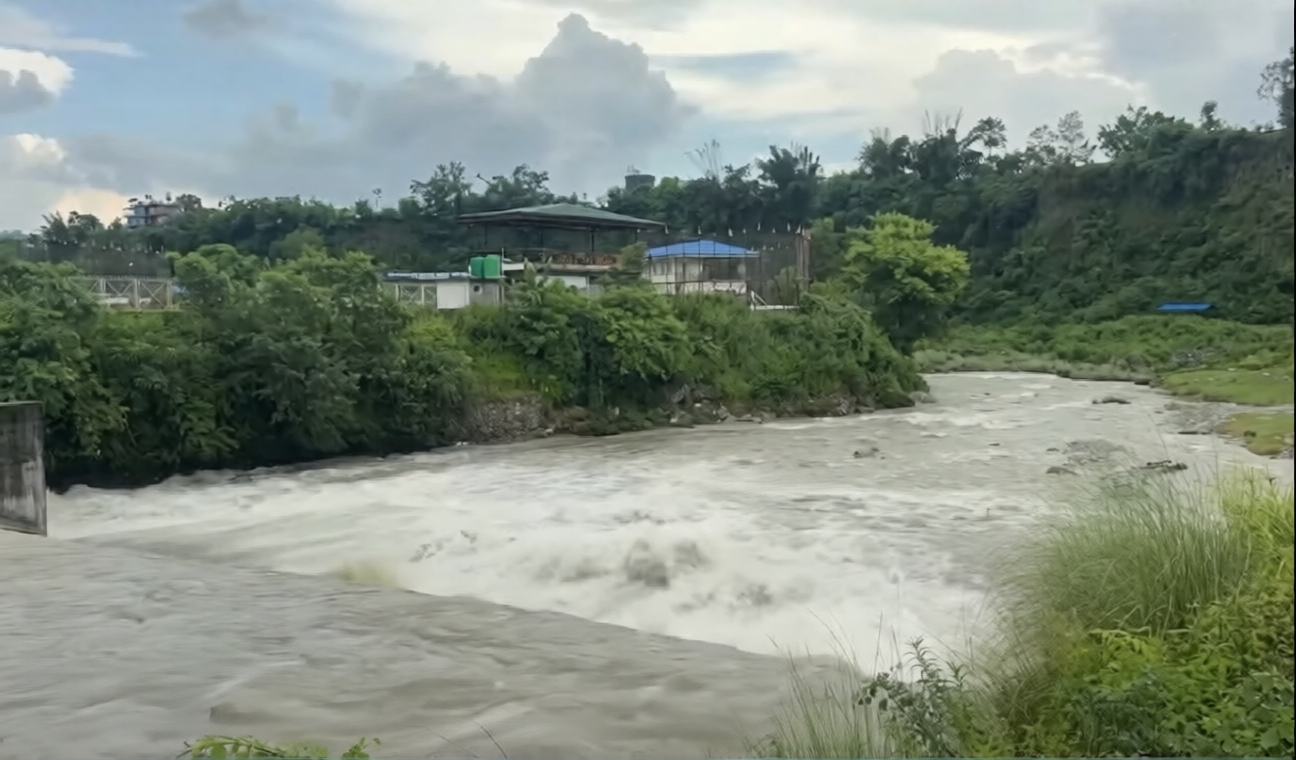 पोखरामा विजयपुर खोला तर्ने क्रममा दुई बालक बेपत्ता : खोजी शुरु