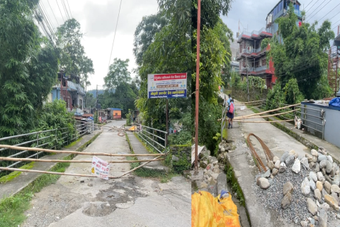 बाढीले फिर्केखोलाको पुल भासिएर भत्कियो, आवतजावत पूर्णरूपमा बन्द