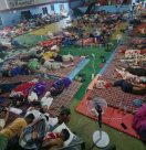 नुवाकोटका बाढीपीडितहरुको विद्यालयमा बास : सरकार र राहतकर्मी कुर्दै पाउनका लागि गास