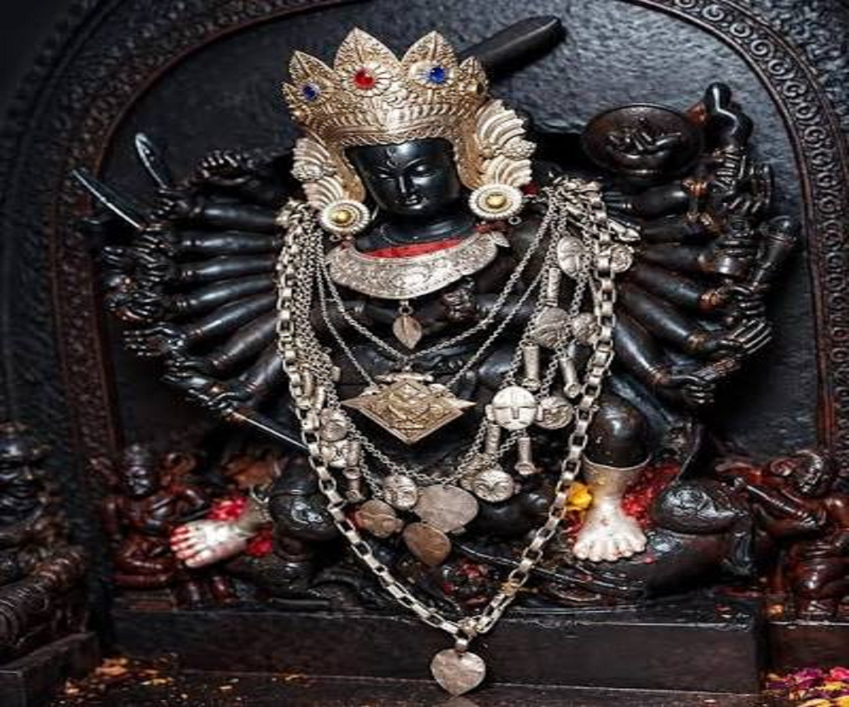 काभ्रेको पलाञ्चोक भगवतीको मूर्तिमा देखियो ‘पसिना’ : अनिष्ट हुने संकेत भएको दाबी