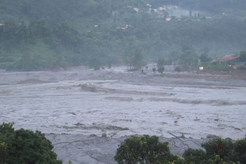 भोटेकोशी नदीमा बाढीको बहाव थप बढ्यो, रसुवा–नुवाकोटसहित तटीय क्षेत्रमा उच्च सतर्कता अपनाउन आग्रह