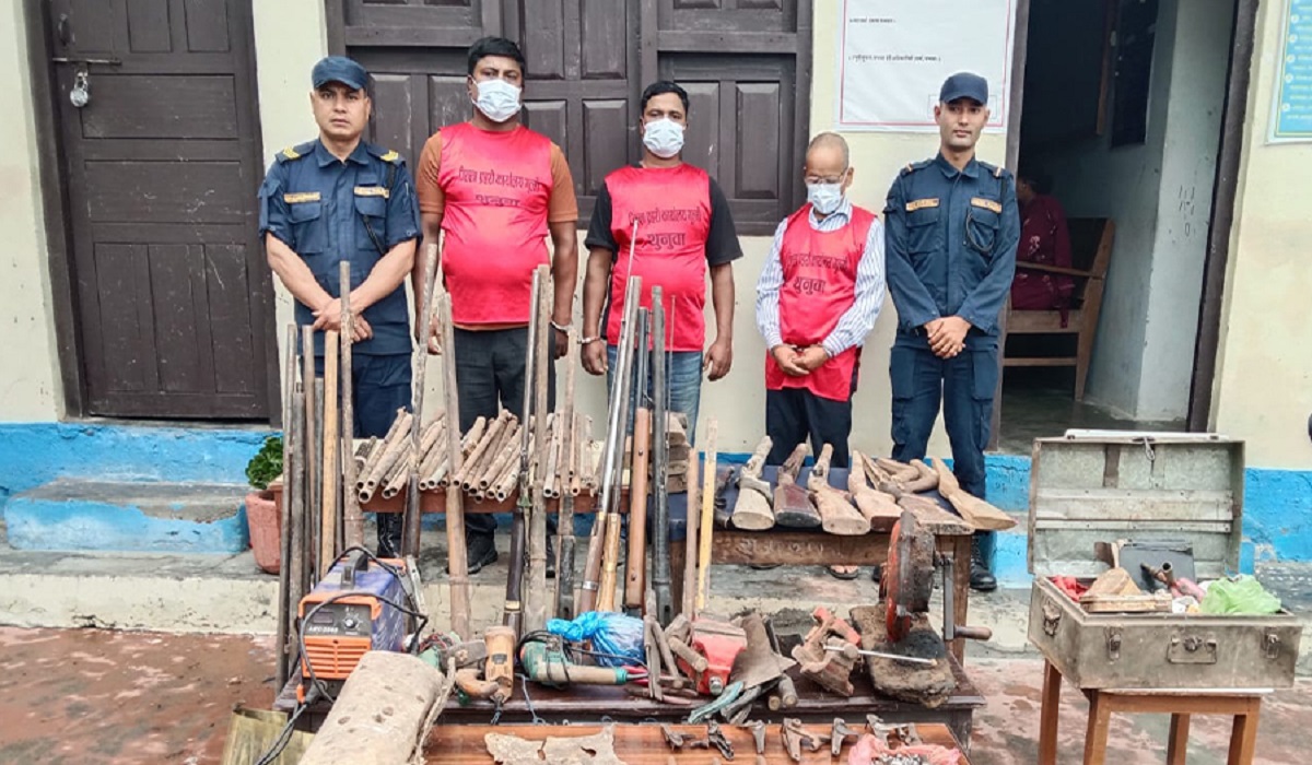 गुल्मीमा अवैध रुपमा हतियार बनाई बिक्री वितरण गर्ने तीन जना गुल्मीमा पक्राउ
