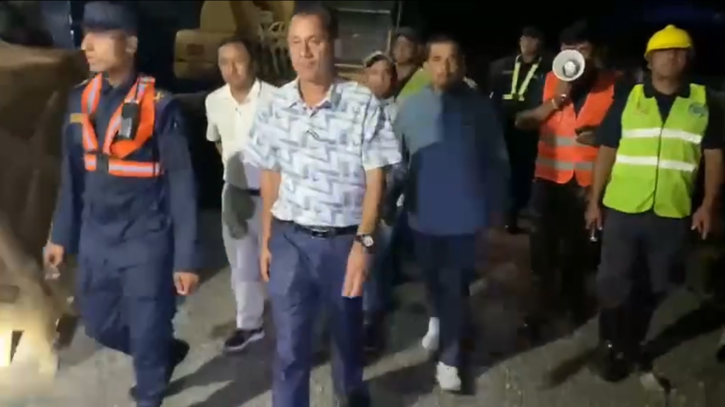 किम्रोङखोलाको बहाव घट्दै गएपछि स्थानीयलाई ढुक्क रहन आग्रह गर्दै रातारात माइकिङ