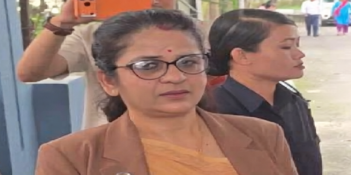 “उद्योगीहरूलाई पाता फर्काउनुपर्ने” सार्वजनिक अभिव्यक्ति दिएकी आपूर्तिमन्त्री यादवले दिइन् राजिनामा : मन्त्रालयबाट आँशु झार्दै निस्किइन्