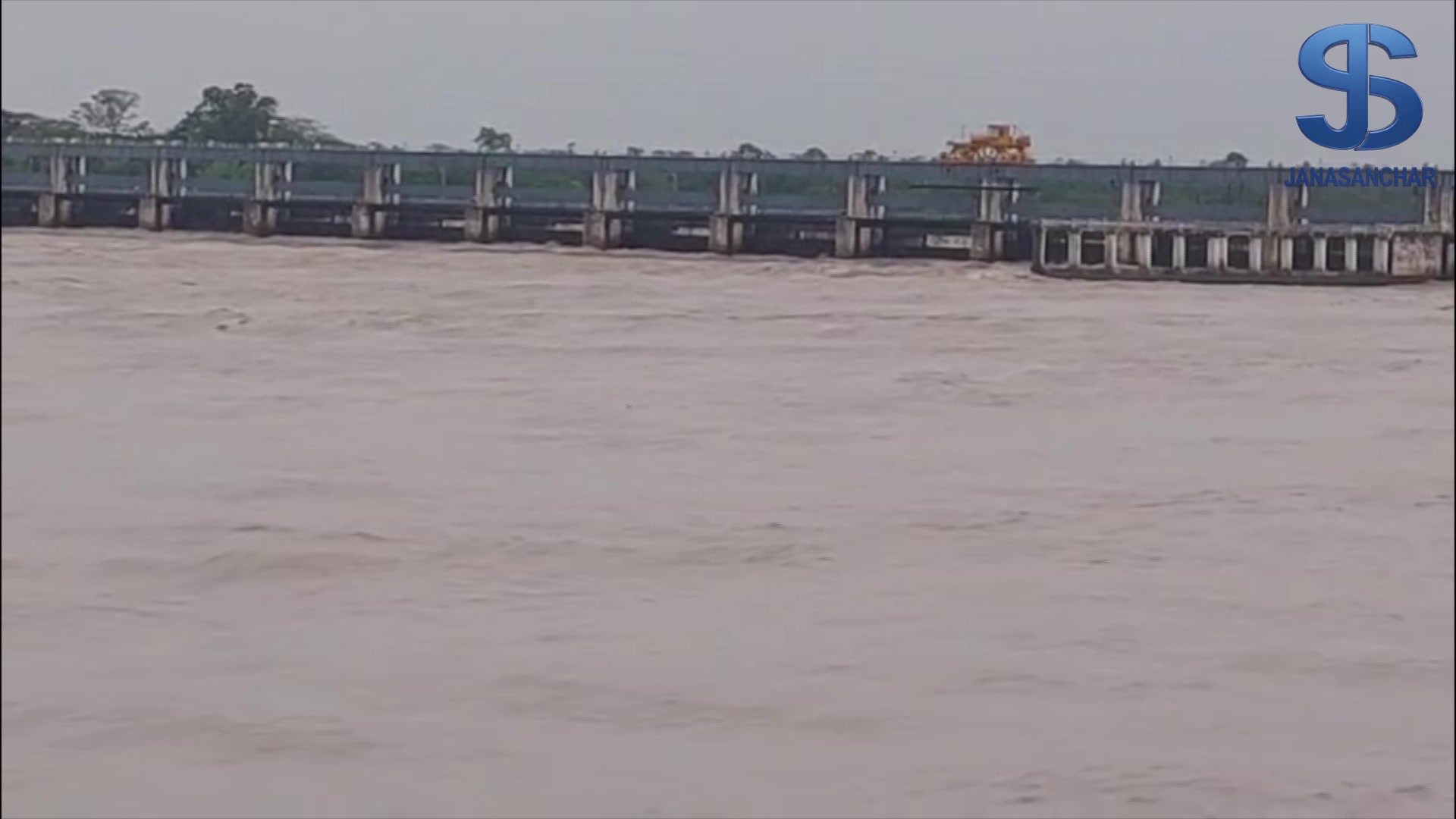 सप्तकोशीमा जलसतह उच्च, कोशी ब्यारेजका ३८ ढोका खोलिए