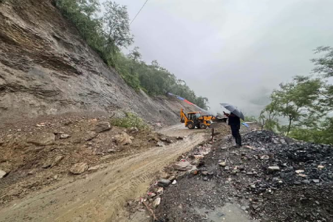 तनहुँबाट काठमाडौं र भरतपुरतर्फ जाने सडकमा यात्रा नगर्न प्रहरीको आग्रह