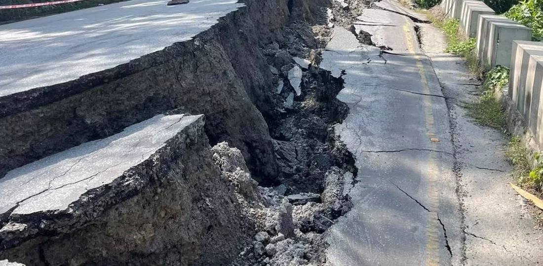 मुग्लिन–नारायणगढ सडकको सिमलतालमा भासियो, ७० मिटर सडक : एकतर्फी यातायात सञ्चालन