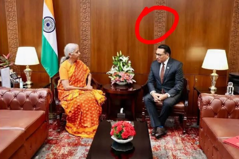 भारतीय समकक्षीसंगको भेटमा नेपालको झण्डा नराखेकोमा अर्थमन्त्री वाग्लेको चौतर्फी आलोचना