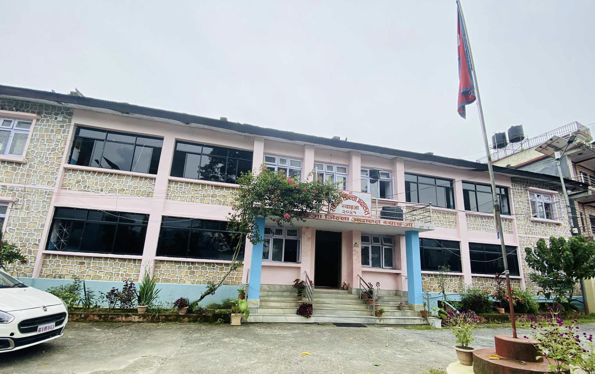 स्याङ्जामा दोहोरो नागरिकता र राहदानी लिने भाई र सनाखत गरिदिने दिदी धरौटीमा रिहा