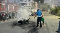 दाङमा दुई मोटरसाइकल ठोक्किएर आगलागी हुँदा एक जनाको मृत्यु, दुई घाइते