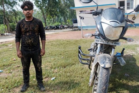 मोटरसाइकलको ठक्करबाट चार वर्षीय बालकको मृत्यु भएपछि  भागेका चालकलाई हवाई फायर गरेर पक्राउ