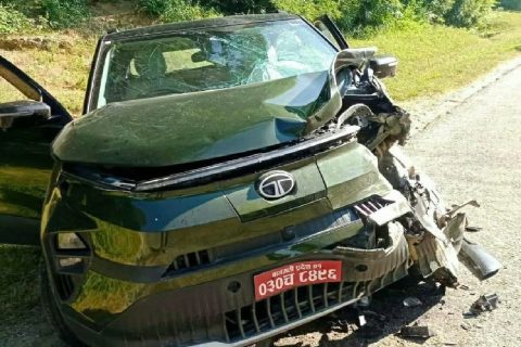 बाँकेको सौंरीमा दुई वटा कार एकापसमा ठोक्किए : एक जनाको मृत्यु, छजना घाइते