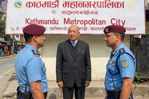 अमेरिका बस्दै आएका व्यक्तिको जानकारी नै नदिई बिक्री गरेको भन्दै काठमाडौं १३ का वडाध्यक्ष मानन्धरसहित १६ जनाविरुद्ध किर्ते र ठगी मुद्दा दायर