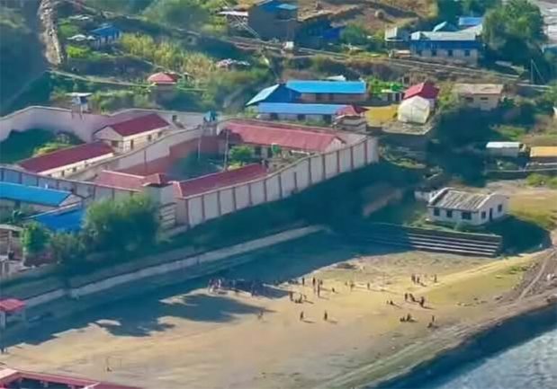 डोल्पा कारागारबाट सुरुङ खनेर गएराती आठ जना कैदी भागे