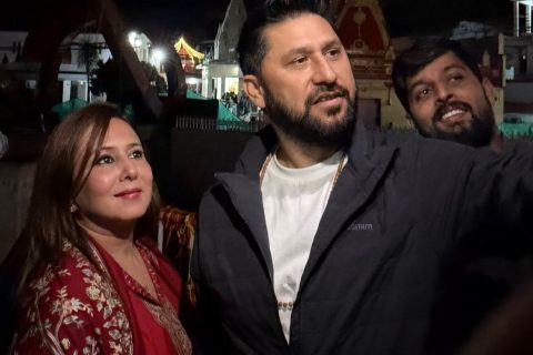 भारतको कैँची धाम पुगे रबि लामिछाने दम्पत्ति
