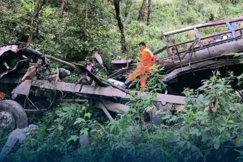 पोखरामा एकाबिहानै स्कुल बस दुर्घटना : तीन जनाको मृत्यु, १४ घाइते (नामावलीसहित)