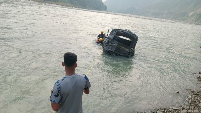 सुनकोशी सुमो दुर्घटना प्रकरण : मृत्यु भएका तीन जनाकै भयो पहिचान, बेपत्ता तीन जनाको खोजी जारी