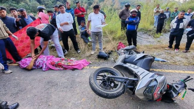 स्याङजामा स्कुटर दुर्घटना हुँदा आमाको मृत्यु, छोरी बाँच्न सफल